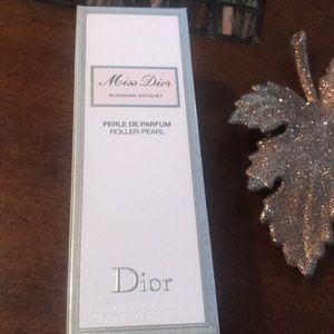 Miss Dior roller pearl